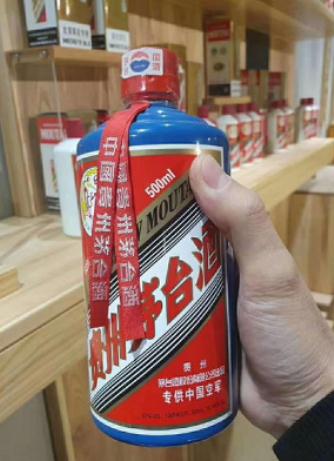 泉州回收鐵蓋茅臺酒瓶，30年茅臺酒瓶回收免費(fèi)鑒定-- 泉州永信煙酒回收商行