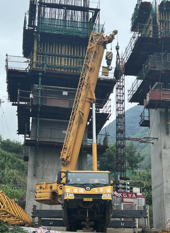 鎮(zhèn)雄吊車租賃公司司機應(yīng)掌握的技能和素質(zhì)-- 鎮(zhèn)雄騰飛吊車租賃有限公司