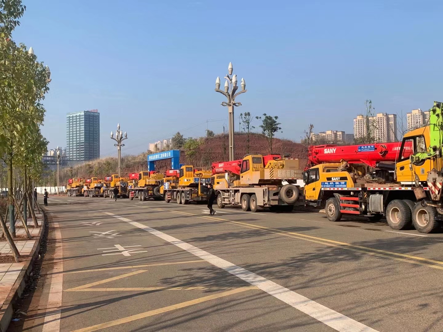 吊車的底盤和支腿能起到一個什么作用你知道嗎-- 資陽市起航吊裝有限公司