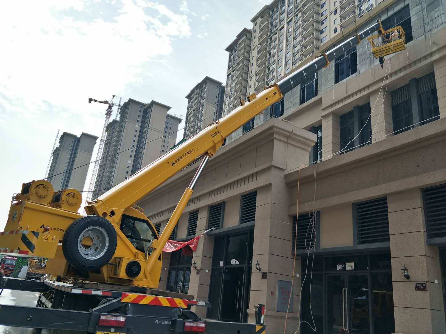 臨沂汽車吊出租吊車噸位那么多怎么判斷要租多大的-- 臨沂市建鑫吊車出租公司