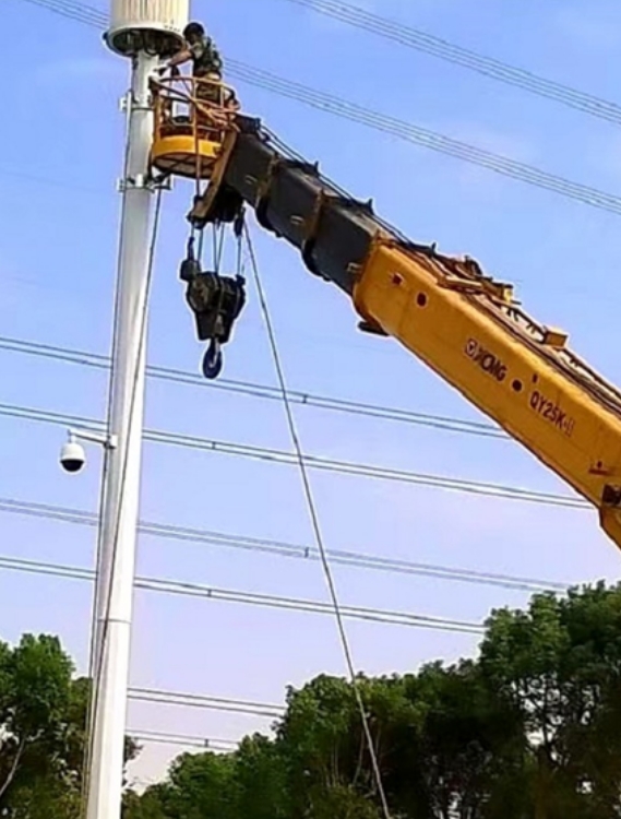 吊車在電力設施建設中有著怎樣的表現？-- 貴港偉成吊車出租公司