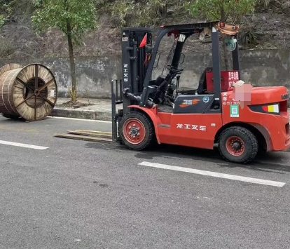 什么樣的叉車性能更適合重載作業(yè)？-- 普寧市小盧叉出租賃服務(wù)中心