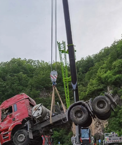 在大型商場(chǎng)建設(shè)中，吊車吊裝怎樣避免影響商場(chǎng)營(yíng)業(yè)？-- 華亭市暢速吊裝服務(wù)中心