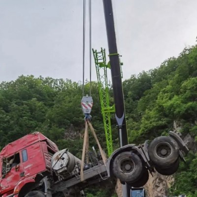 在大型商場建設(shè)中，吊車吊裝怎樣避免