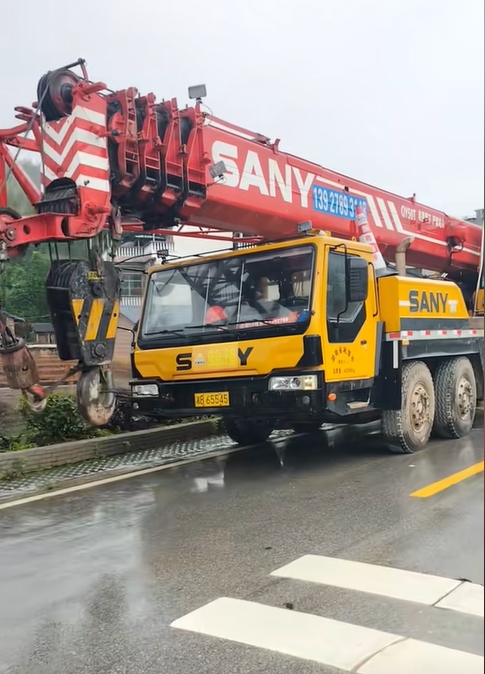 道路救援時(shí)怎樣快速確定故障車輛位置？-- 始興縣安運(yùn)吊裝吊車出租公司