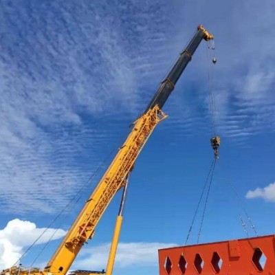 吊車在山區(qū)高速公路建設(shè)中吊裝怎樣保