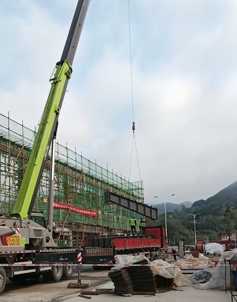 吊車在極端天氣條件下能保障安全操作嗎？-- 旬陽市宏安工程機(jī)械租賃有限公司