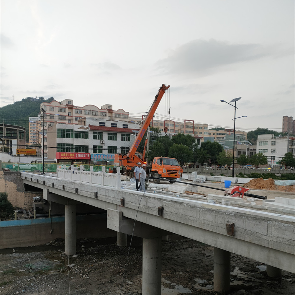 西安復(fù)古石雕石雕牌坊在村莊中的優(yōu)勢(shì)-- 曲陽旭鋒雕塑有限公司