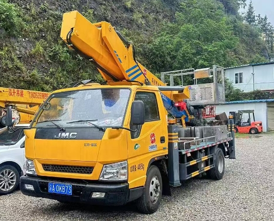 高空作業(yè)車能否確保高空作業(yè)的安全進(jìn)行？-- 巫山縣泓升勞務(wù)有限責(zé)任公司