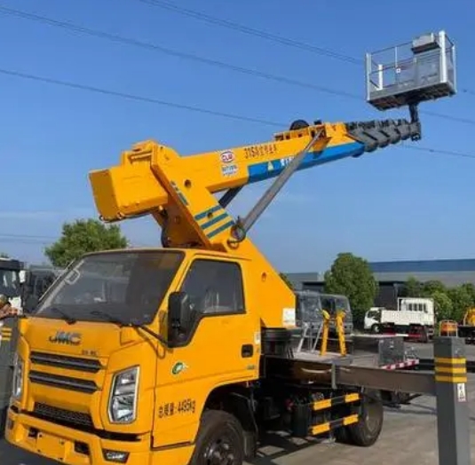 高空作業(yè)車(chē)出租能滿足各種高度需求嗎？-- 大邑縣眾捷吊裝吊車(chē)出租公司