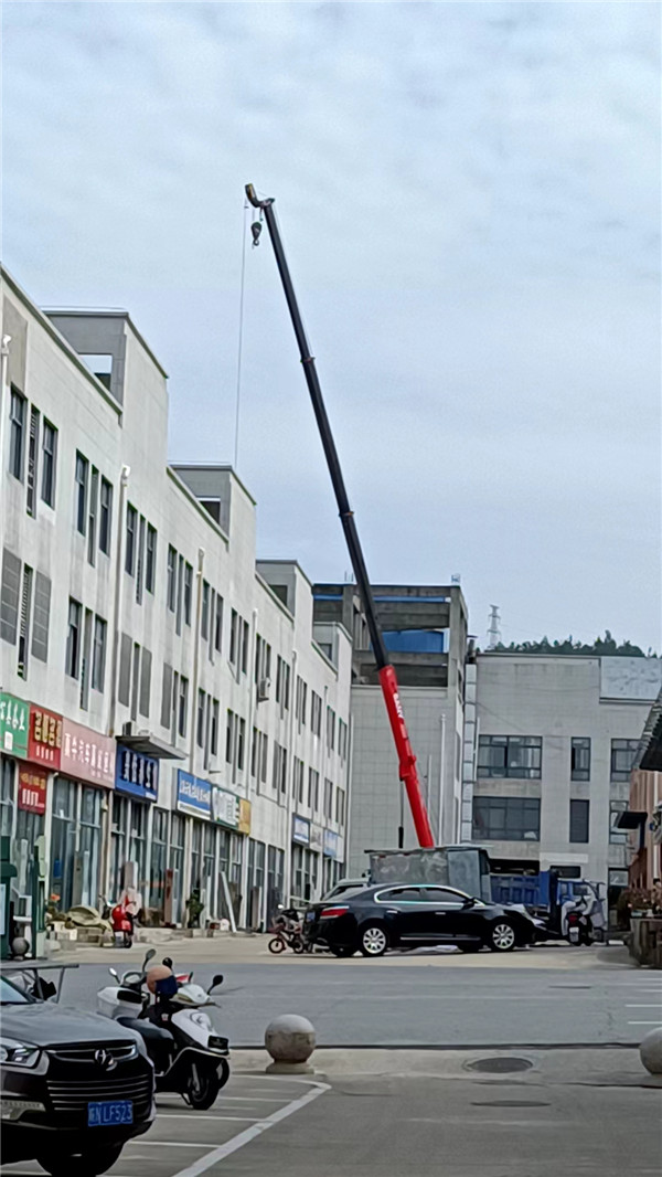 吊車出租在緊急工程中能及時響應嗎？-- 金寨縣鼎力吊車出租有限公司