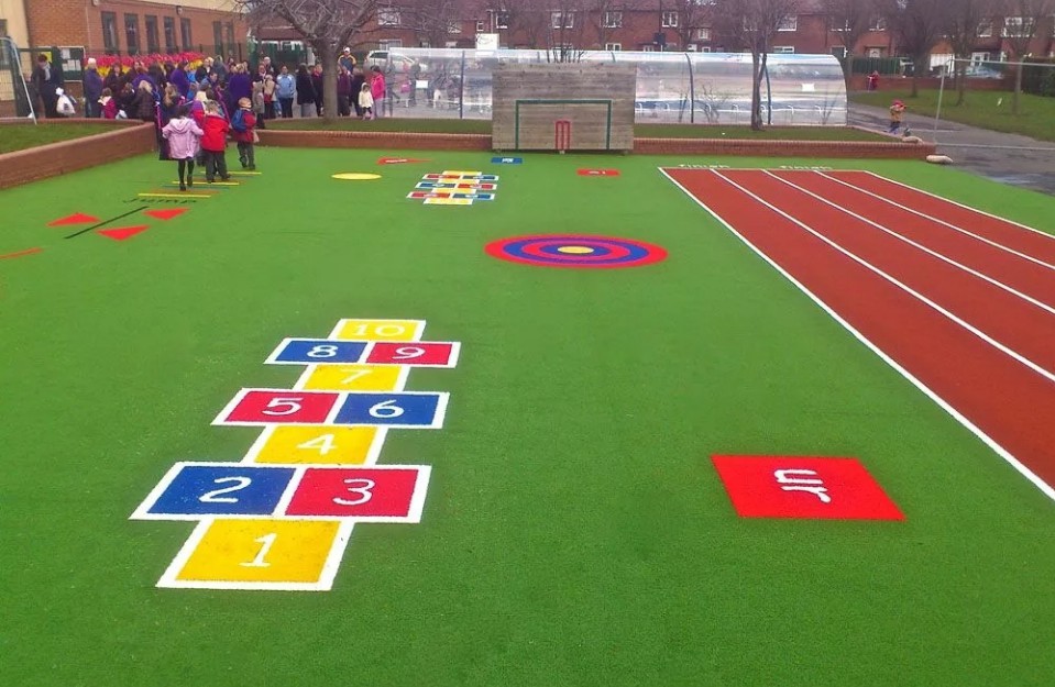 幼兒園草坪多少錢(qián) 幼兒園假草坪半單價(jià) 幼兒園塑膠草坪-- 四川品冠優(yōu)體育發(fā)展有限公司