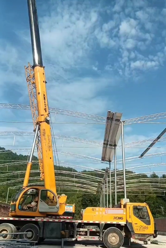 小型建筑工程需要租用哪種類型的吊車來吊運建材？-- 梧州市大力吊裝服務(wù)中心