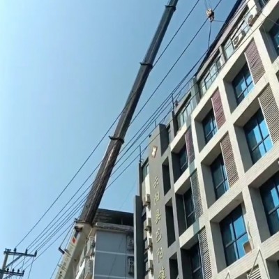 搭建舞臺設(shè)施需要租用吊車來協(xié)助搭建