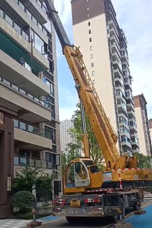 不同噸位吊車的吊臂長(zhǎng)度范圍是多少？-- 晉城市宏泰吊裝設(shè)備搬運(yùn)服務(wù)中心