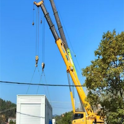 華鎣市高空吊裝任務，我們的吊車安全