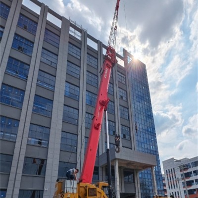 吊車在建筑施工中的應(yīng)用及協(xié)同作業(yè)案